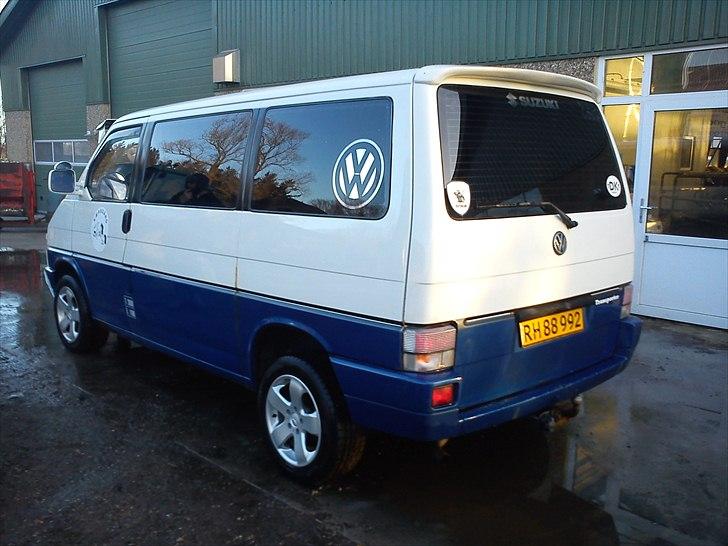 VW T4 Transporter SOLGT - Jaa så blev den lige skyllet en gang med lidt auto shampoo. :D billede 3