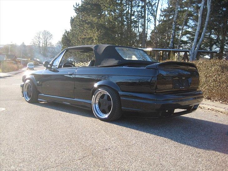 BMW E30 325i Cabriolet (SOLGT 17/6-2011) billede 2