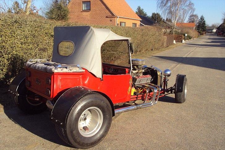 Ford t 23  fun "T bucket"(solgt) - Her står den lige og varmer sig op så vi kan komme  af sted på årets første rigtige køretur billede 3