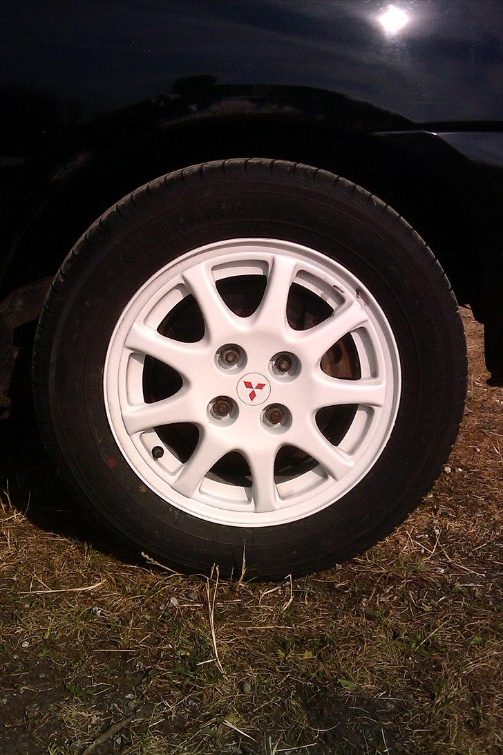 Mitsubishi Colt 1,8 GTI Solgt - Hvide GTI fælge med røde Mitsubishi mærker billede 8