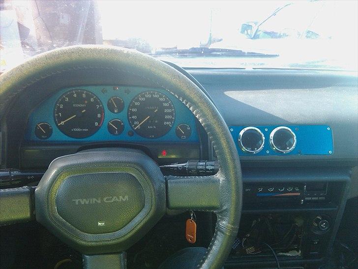 Toyota Celica 1,6 GT - Albændning af center blæse kanalen samt tilpasning og støbning af urholder.. billede 9