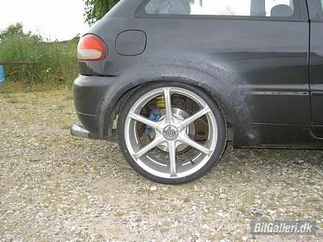 Mitsubishi colt - man kan lige se gevind undervognen inde bag ved billede 13