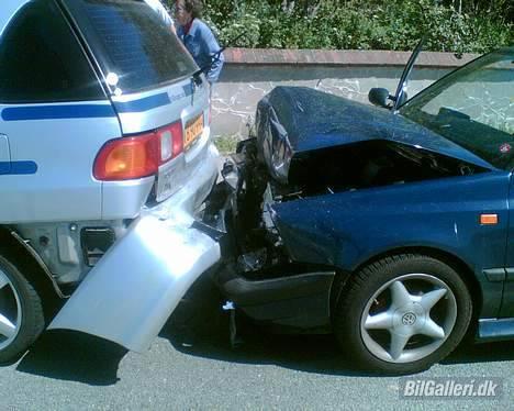 VW Vento(total skadet) billede 9