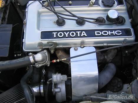 Toyota Celica ST - Denne motor kommer over i celica´en fra den grå Corolla som jeg også har oprettet. Det er nemlig her den hører hjemme. :-) billede 17