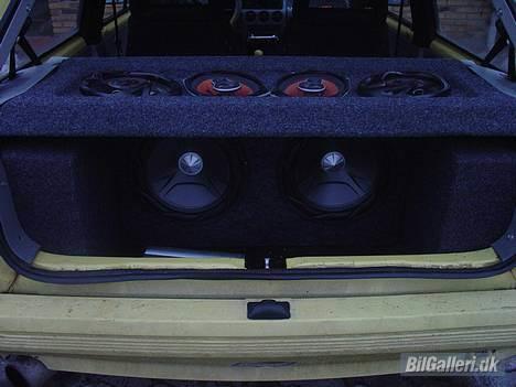 Opel corsa a GT - så hjælper det på det.. der kommer knust glas i bunden, der bliver oplyst af blå kolde kathode rør billede 13