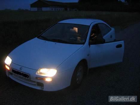Mazda 323F billede 8