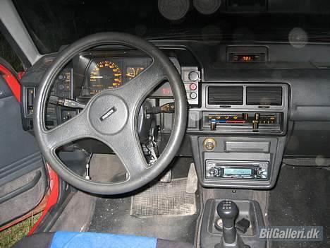 Mazda 323  solgt  - hmm kabine.........  billede 9