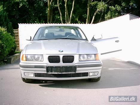 BMW 328i Coupé **Solgt** billede 6