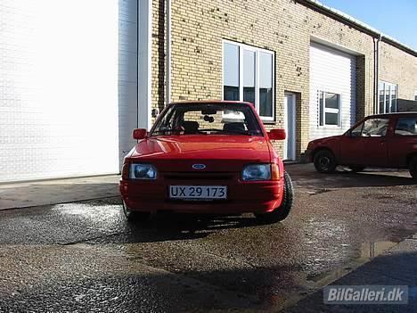 Ford Escort *SOLGT* - Forenden billede 3