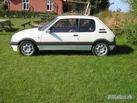 Peugeot 205 1,9 GTI DØD billede 8