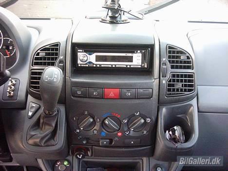 Citroën Jumper 2,8 HDI - Midterkonsol, med radio/cd afspiller. billede 12