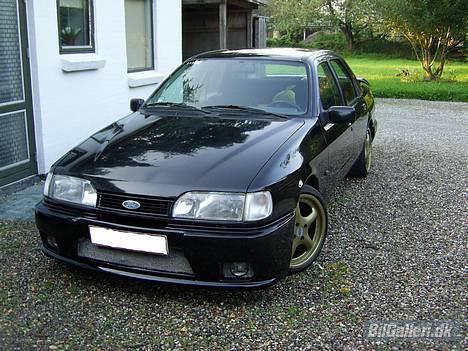 Ford Sierra R.I.P - Nyvasket hjemme i gården..  billede 2