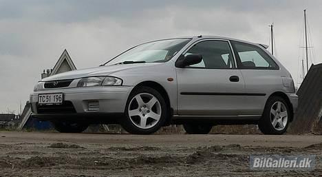 Mazda 323 Sport - "SOLGT" - Se en video af min dyt her: http://videos.streetfire.net/video/55742B59-8906-48DC-B7FA-8DFA8239FAF6.htm billede 1