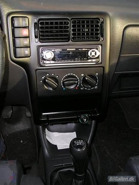 VW Polo 6N 1.6 - TOTALSKADET - Pioneer DEH-P6300R. Før jeg fik min nye radio. Først Panasonic CQ-DF903U, og senere Sony CDX-F7500 MP3, som jeg stadig har. billede 11