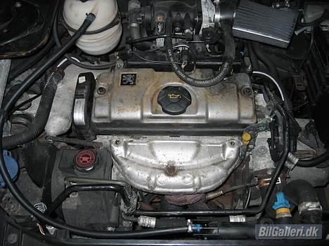 Peugeot 206 1,6XS 8V - Her er et billede af min motor inden der blev gjort "hovedrent"!!! billede 7