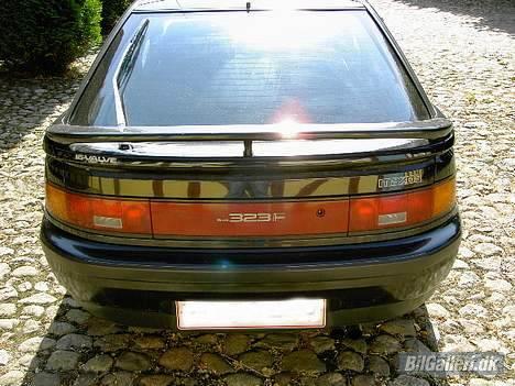 Mazda 323F *Solgt* billede 2