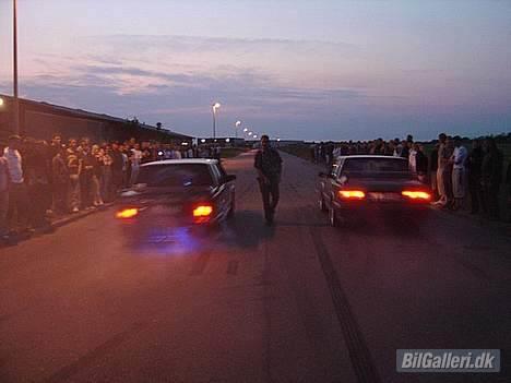 Volvo 740 turbo/intercooler - race.. jeg vandt (mig til venstre) dækkene skulle liga have bid, men så gik det også der ud af. billede 4