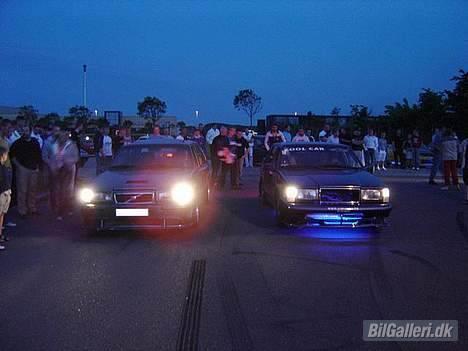 Volvo 740 turbo/intercooler - Race igen. (mig til højre) men kammi i hans volvo, køre lige op, ens biler orginal billede 5