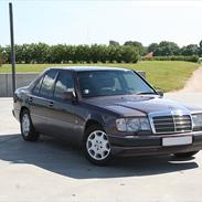 Mercedes Benz 300E