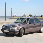 Mercedes Benz 300E