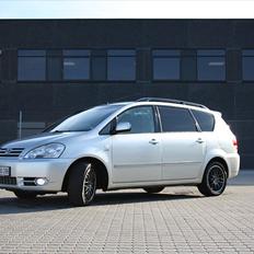 Toyota avensis verso