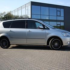 Toyota avensis verso