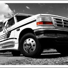 Ford F350 Crew Cab Dually