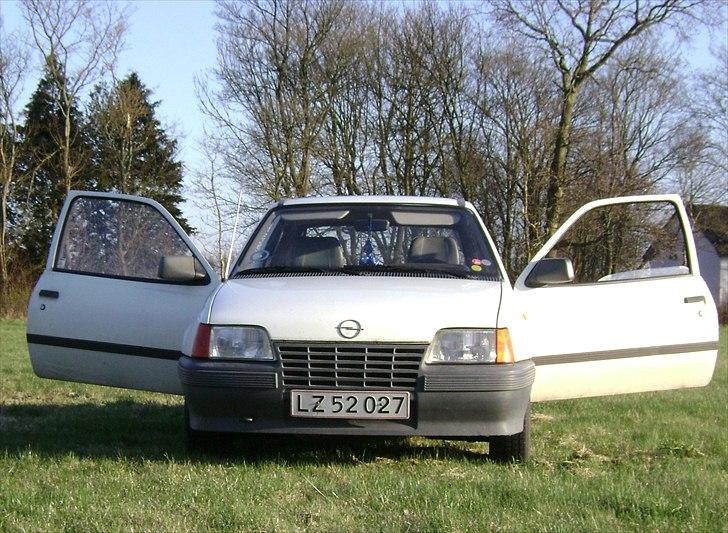 Opel KADETT E 1.3s SOLGT :) billede 1