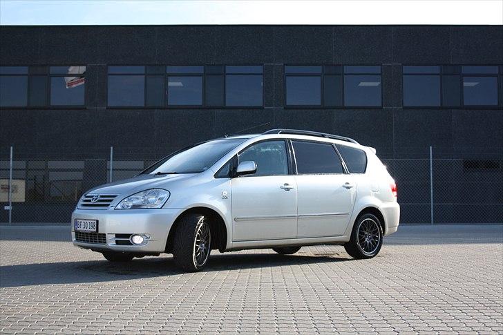 Toyota avensis verso billede 2