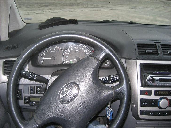 Toyota avensis verso billede 8