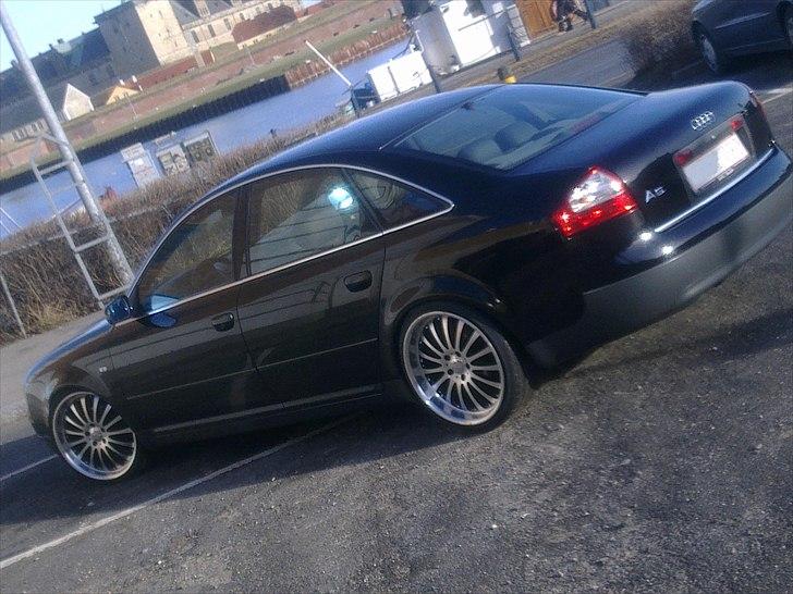 Audi A6  (solgt) - Her lidt med Mam Fælge 9,5x19 i bag som jeg dog synes bedst klær bilen... billede 7