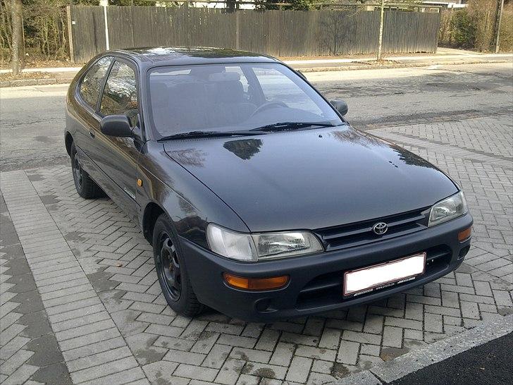 Toyota Corolla - Dagen jeg var ude og kigge på den og købe den (med vinterfælgene på) billede 2
