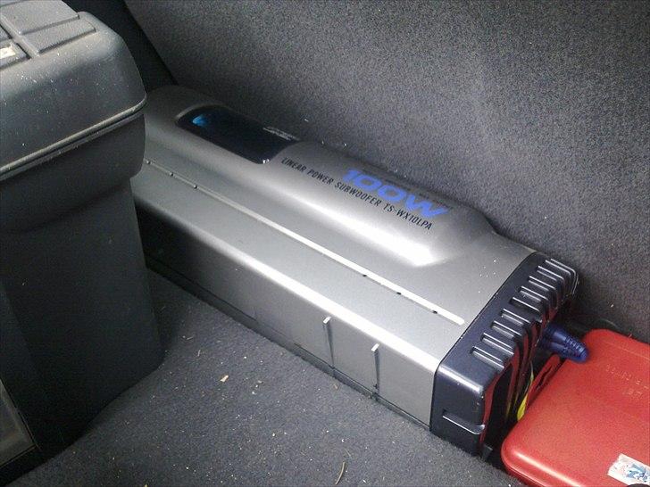 Toyota Corolla - Lækkert med et anlæg der ikke fylder hele bagagerummet! billede 12