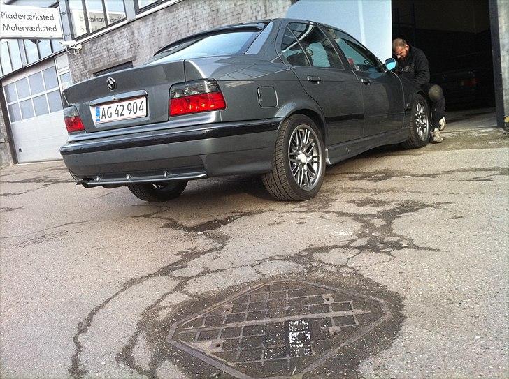 BMW E36 320i *SOLGT* billede 4