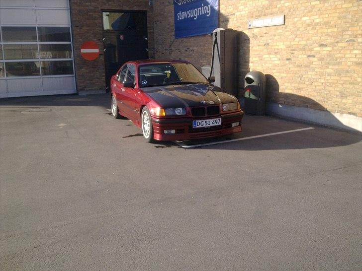 BMW 325i e36 (SOLGT) billede 1