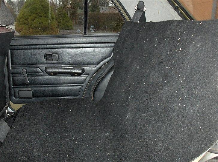 VW golf 1 gtd - nu van... - bundplade er lavet i 3 stykker, sådan at jeg kan rejse en plade op som støjdæmper.. billede 10