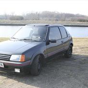 Peugeot 205 1.9 gti mi16