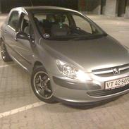 Peugeot 307 HDI 2.0T [Totalskadet]