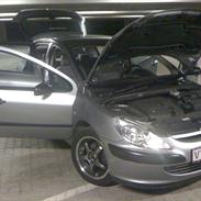 Peugeot 307 HDI 2.0T [Totalskadet]