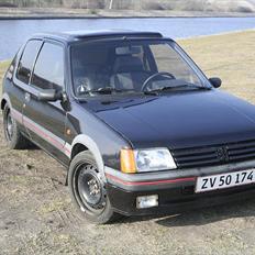 Peugeot 205 1.9 gti mi16
