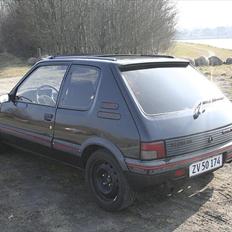 Peugeot 205 1.9 gti mi16