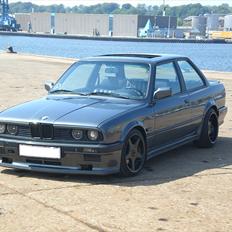 BMW e30 325i