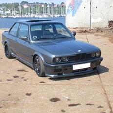 BMW e30 325i