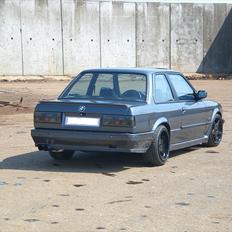 BMW e30 325i
