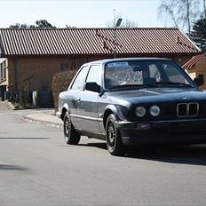 BMW E30 320i