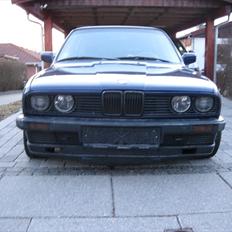 BMW E30 320i