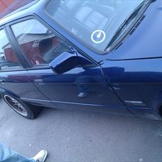 BMW E30 320i