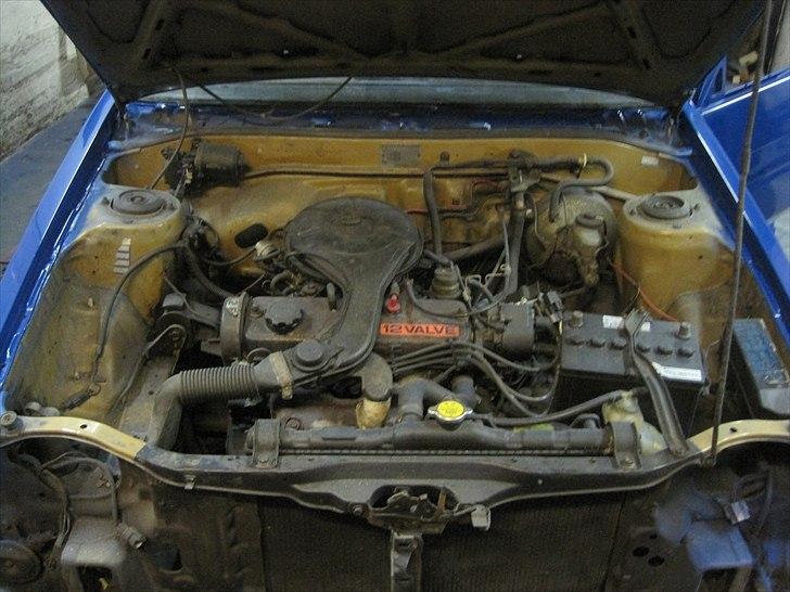 Toyota EE 80 1,3 12v. :)  - Motoren er dernede et sted ! billede 6