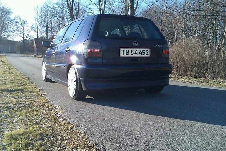 VW Polo 6N 1,6 5 døre. 1998. (SOLGT) billede 2
