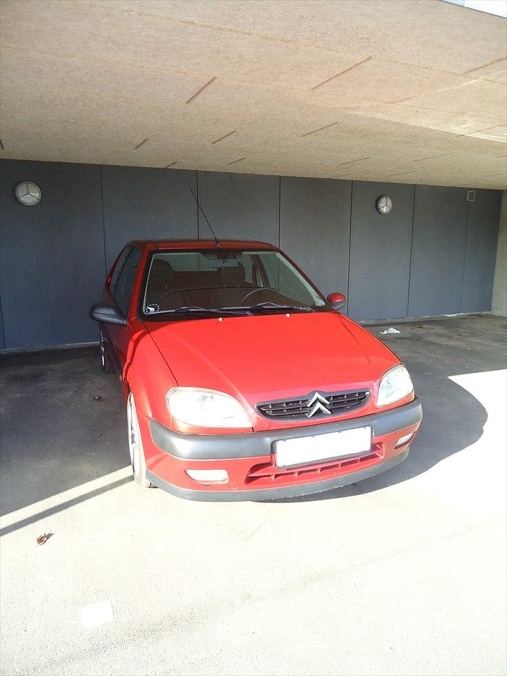 Citroën Saxo VTS Innovation (Solgt) - Står så fint i sin lille garage. billede 13